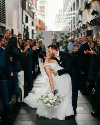 How to Create a Simple and Classic Wedding Look